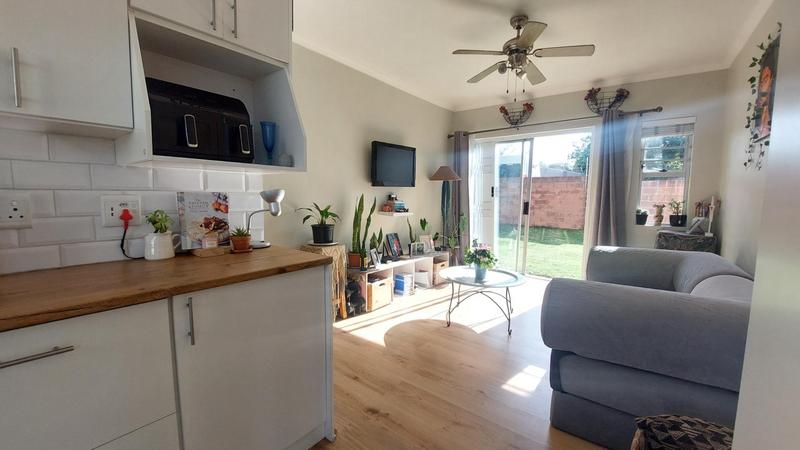 1 Bedroom Property for Sale in Oakglen Western Cape
